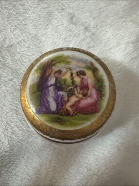 Epiag Royal Czechoslovakia porcelain trinket box